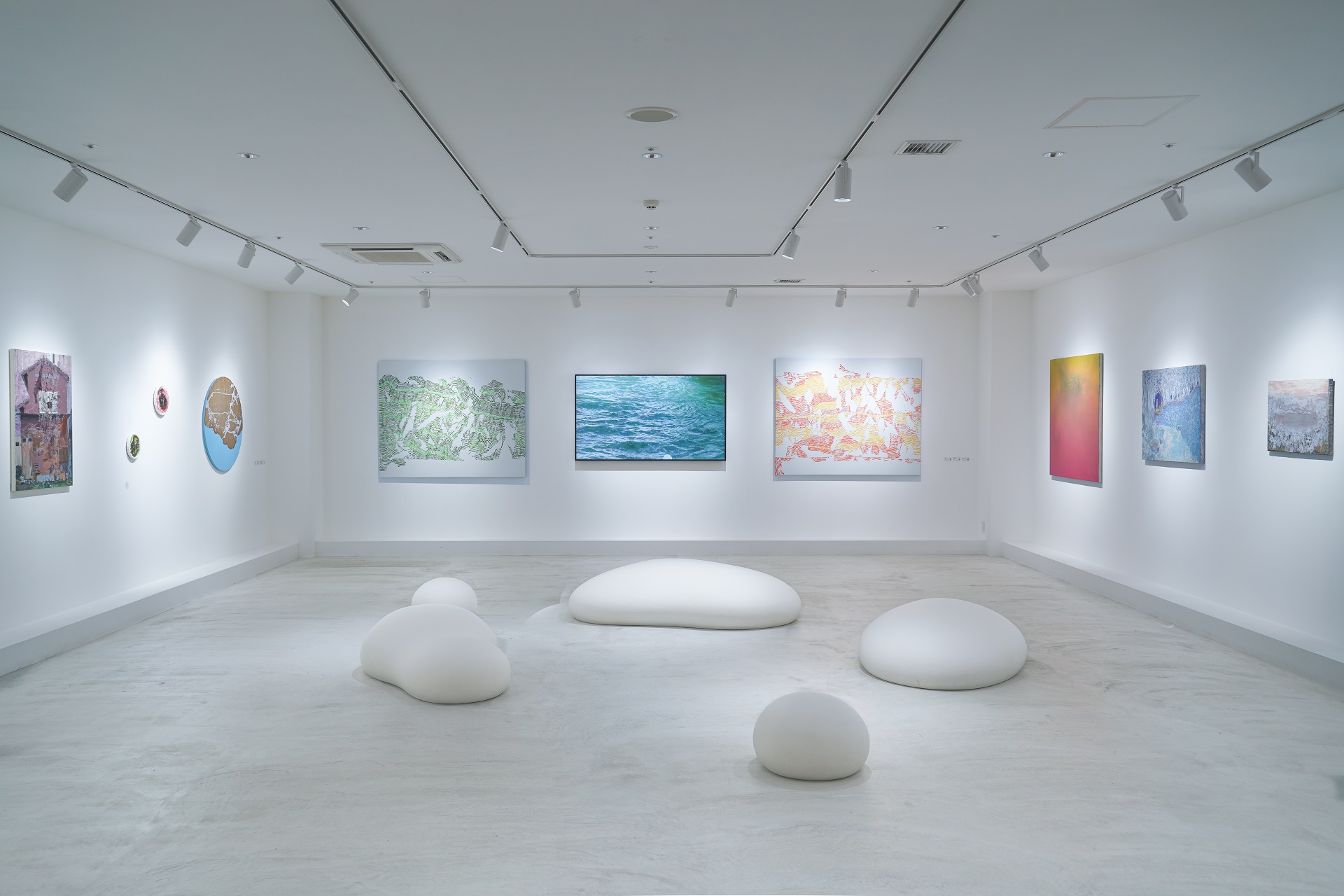 杜の街プラザ2 階にあるパブリックアートラウンジ「Le Metté Adeline ( ルメテ アデリン)」