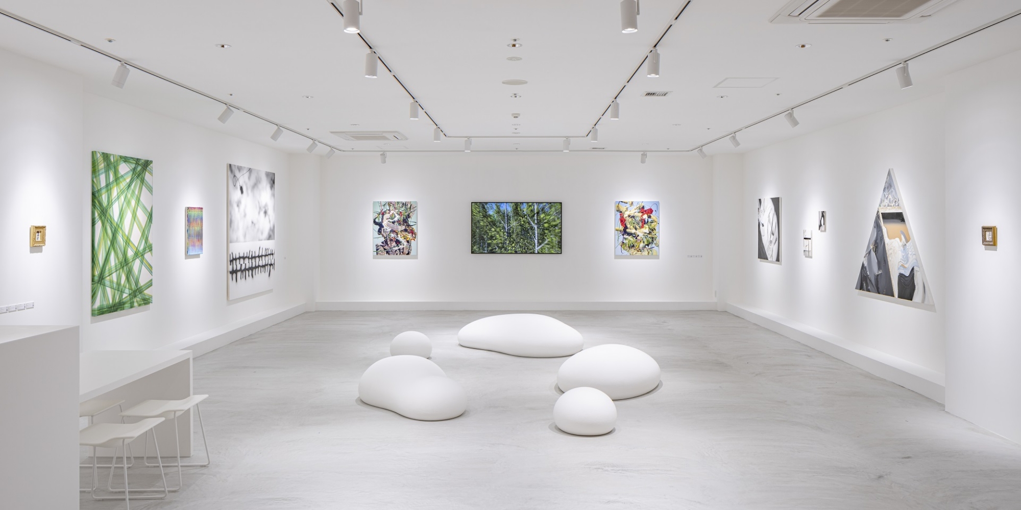 杜の街プラザ2 階にあるパブリックアートラウンジ「Le Metté Adeline ( ルメテ アデリン)」